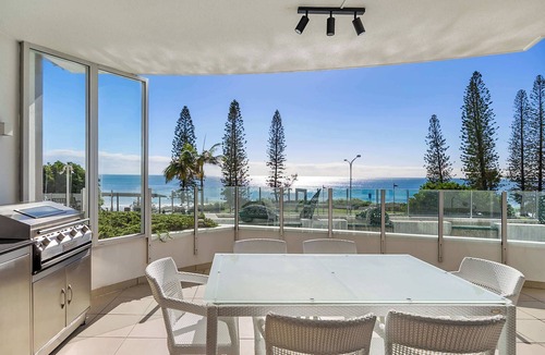 Mooloolaba Apartment | Oceans 203 Luxury Beachfront Apt