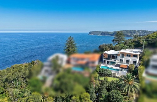 Terrigal House | Oceans Edge by Coast Hosting