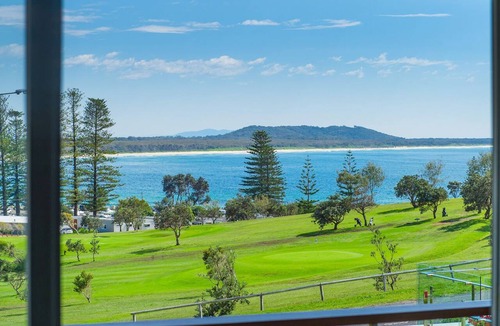 Crescent Head House | Oceanview, 6 Stewart Street