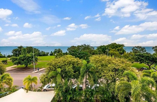 Darwin City Centre Apartment | Oceanview Corner Resort like Living with Pool