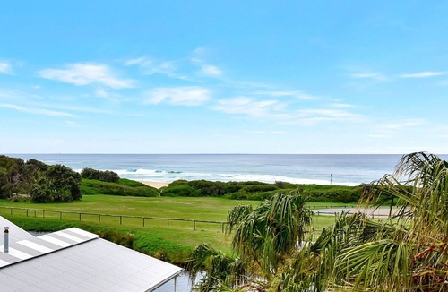 Caves Beach Villa | Oceanview Escape at Caves Beach Villas