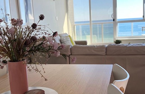 Glenelg South Apartment | Oceanview escape in beachside Glenelg