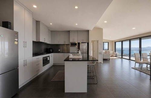 Sandy Bay Villa | Oceanview Escape Sandy Bay - Close to CBD