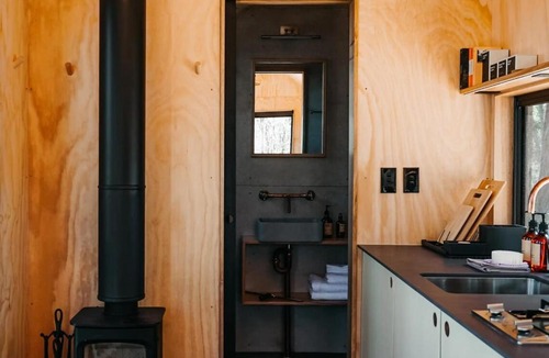 Pokolbin House | Off-Grid Cabin Tucked in Hunter Valley - Iona