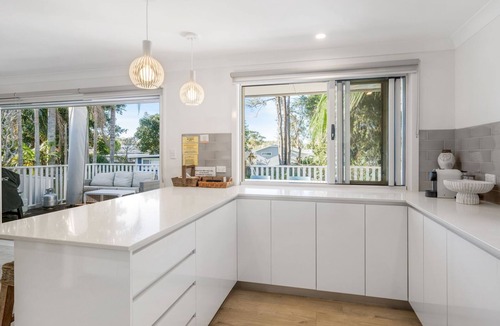 North Haven House | Off The Wall - close to beach, river and breakwall