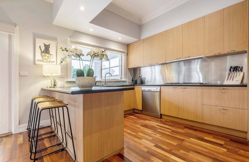 Brunswick West House | Old world charm in historic Californian bungalow
