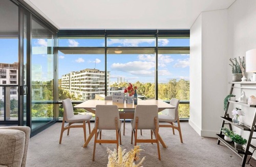 Sydney Olympic Park Apartment | Olympic Park 2BR Apartment with Parking