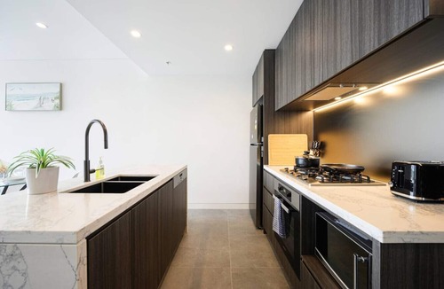 Lidcombe Apartment | Olympic Park Bright 1BR Free Pool & Gym Great View