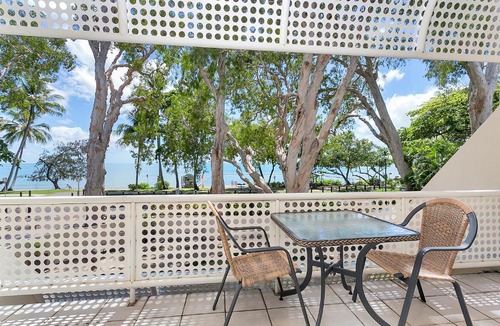 Palm Cove Apartment | On Palm Cove Beachfront Apartments