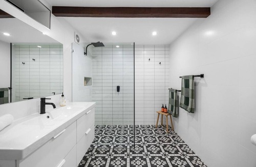 Belair Apartment | On The Deck Studio: Spa Hideaway in Scenic Belair