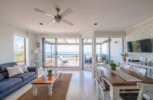 Port Willunga House | On the Esplanade, Beach, Views, sunsets and a short walk to the beach!