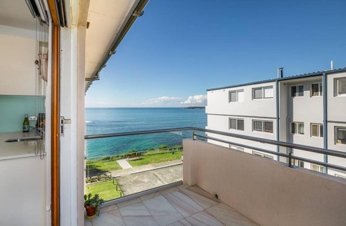 Cronulla Apartment | On The Esplanade - Close to beach & Cronulla mall with Aircon