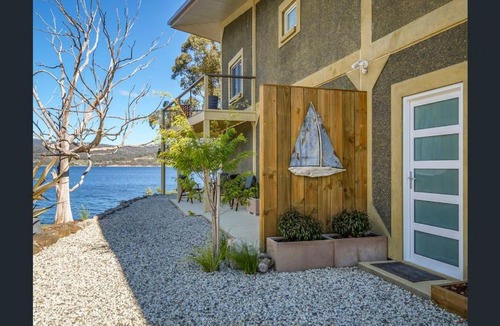 Lymington House | On the Huon River