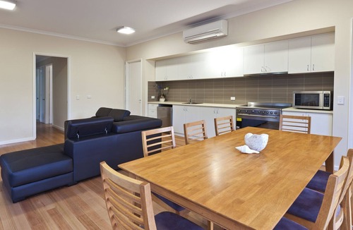 Quindalup House | On the waters edge - Whatmans Beach House