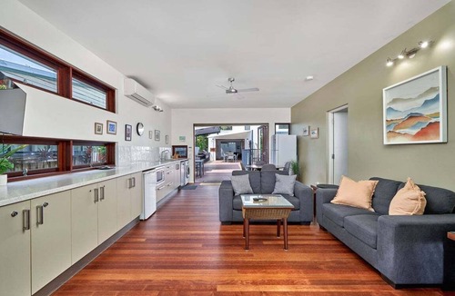 Clifton Beach House | Onda Beach Holiday Home in Clifton Beach