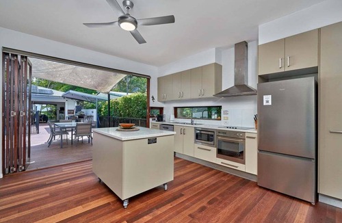 Clifton Beach House | Onda Beach Holiday Home in Clifton Beach