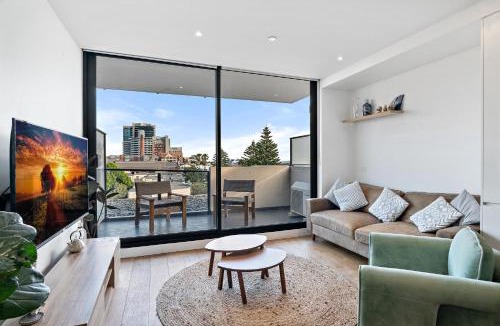 Port Melbourne Apartment | One Bed Apartment Close to Cafes and Coast