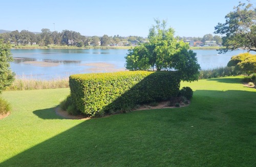 Narrabeen Apartment | One bedroom unit On the first floor Great view of narrabeen Lakes Walk to beach