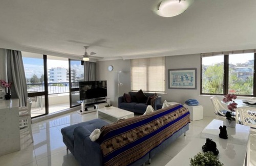 Caloundra Apartment | Oogarding - Panoramic Views, 2BR Apt, Walk to Beach