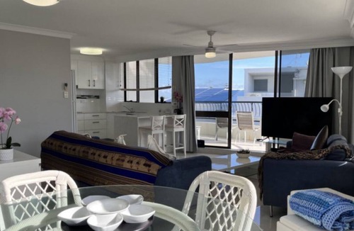 Caloundra Apartment | Oogarding - Panoramic Views, 2BR Apt, Walk to Beach