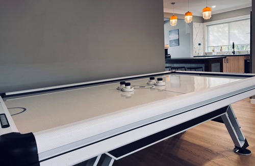 Anna Bay House | Open Plan Home close to Village and Birubi Beach, with Air Hockey, PS4, Fire pit