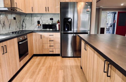 Anna Bay House | Open Plan Home close to Village and Birubi Beach, with Air Hockey, PS4, Fire pit