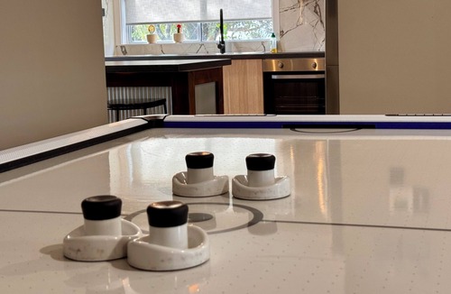 Anna Bay House | Open Plan Home close to Village and Birubi Beach, with Air Hockey, PS4, Fire pit