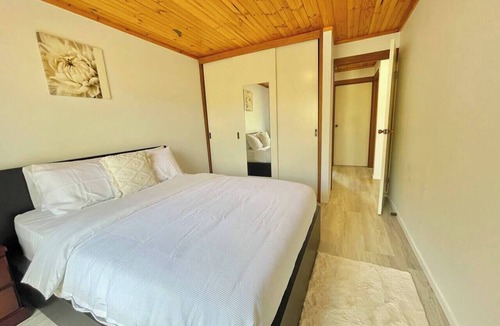 Narre Warren House | Orchid Studio with private entrance and yard