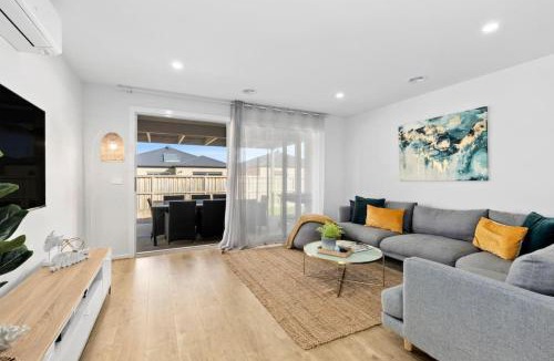 Armstrong Creek House | OSCAR A Tranquil Armstrong Creek Home NETFLIX