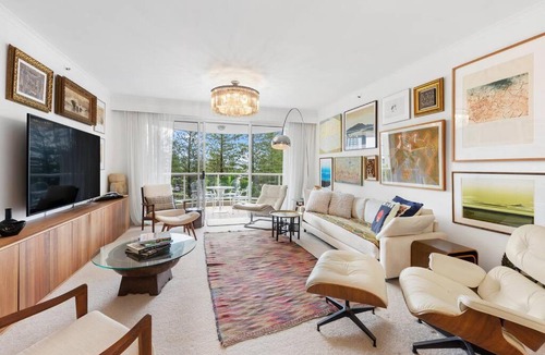 Main Beach Apartment | Oscar on Main resort Walk to beach and Tedder Ave