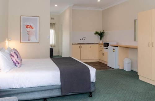 Forster Hotel | Pacific Motel 09