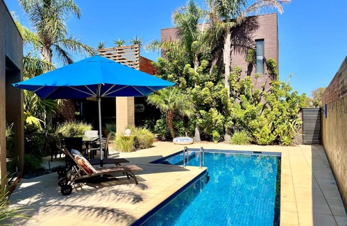 Torquay House | Pacific Paradise