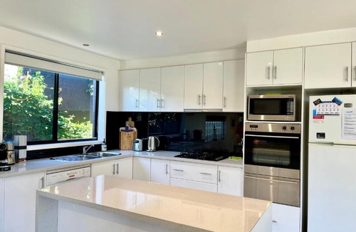 Torquay House | Pacific Paradise