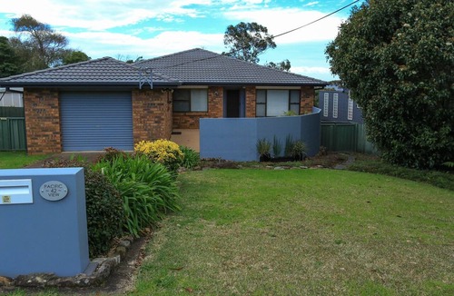 Mollymook Beach House | Pacific View - Easily accommodates two families - Now Fully Airconditioned
