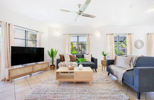 Rapid Creek Apartment | Palm Tree Paradise near Nightcliff with Pool