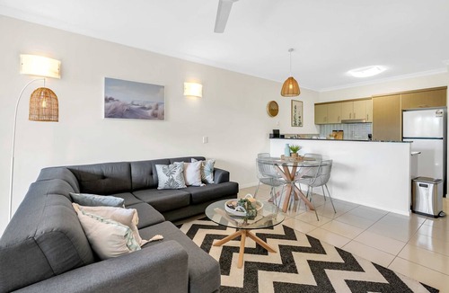 Westcourt Apartment | Palm View- 9 Pools BBQ Gym