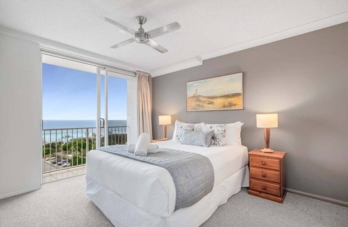 Maroochydore Resort | Panoramic Beachfront Escape | 180° Ocean Views | Heated Pool & Spa