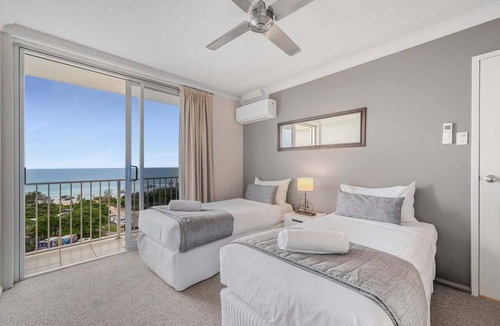 Maroochydore Resort | Panoramic Beachfront Escape | 180° Ocean Views | Heated Pool & Spa