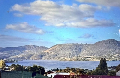 Chigwell House | Panoramic Hobart Home/Walking Distance to Mona/Quiet elevated position