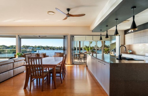 Woorim House | Panoramic Luxury on North Point