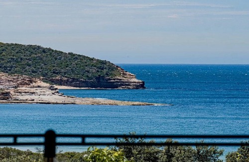 Killcare House | Panoramic ocean views and short walk to beach