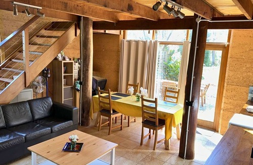 Hovea Villa | Panoramic Views + Large Dog Enclosure + Jacuzzi