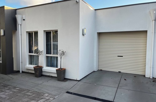 Modbury House | Park facing cozy comfy home - 3 Bedroom