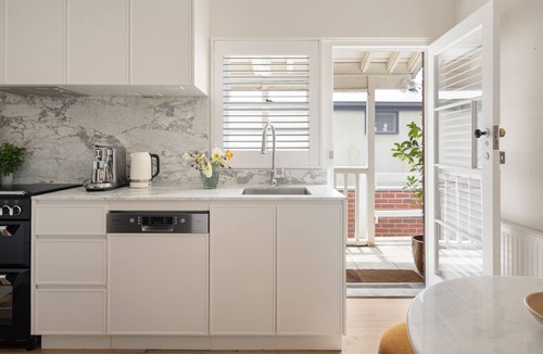 Middle Park Apartment | Parkside Escape in Middle Park