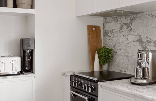 Middle Park Apartment | Parkside Escape in Middle Park