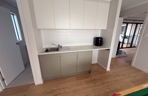 Melville House | Parsee Escape-close to Sultana Point Beach! Dog Friendly! Free WiFi!