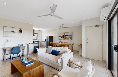 Rosebery Apartment | Peaceful 2-Bed Apartment with Private BBQ Balcony