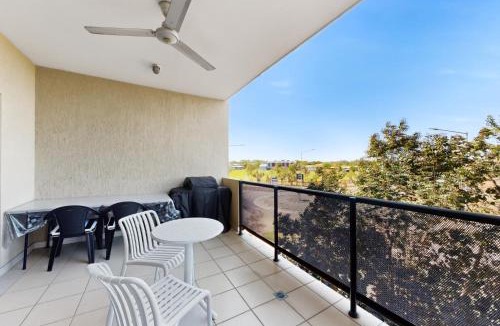 Rosebery Apartment | Peaceful 2-Bed Apartment with Private BBQ Balcony