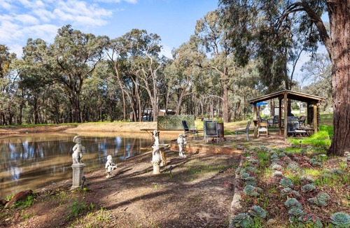 Stawell House | Peaceful 6-Acre Grampians Ridge Retreat Sleeps 10