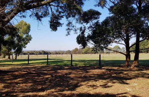 Willowmavin Cottage | Peaceful cottage retreat an hour from Melbourne